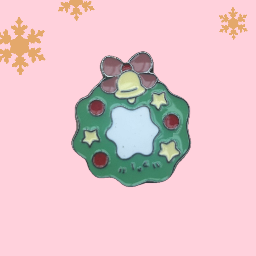 Christmas Wreath enamel needle minder